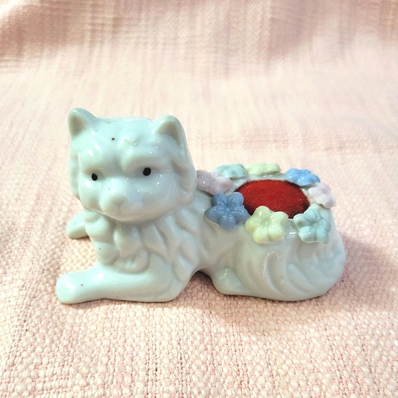 Vintage Persian Cat Pin Cushion Porcelain Figurine - Picture 2 of 7